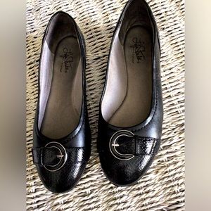 Lifestride ballet flats.  Size 9.  Very comfortable.